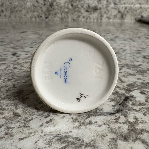 Hummel Figurine 761 For You 9cm. Excellent Condition - Picture 5 of 6